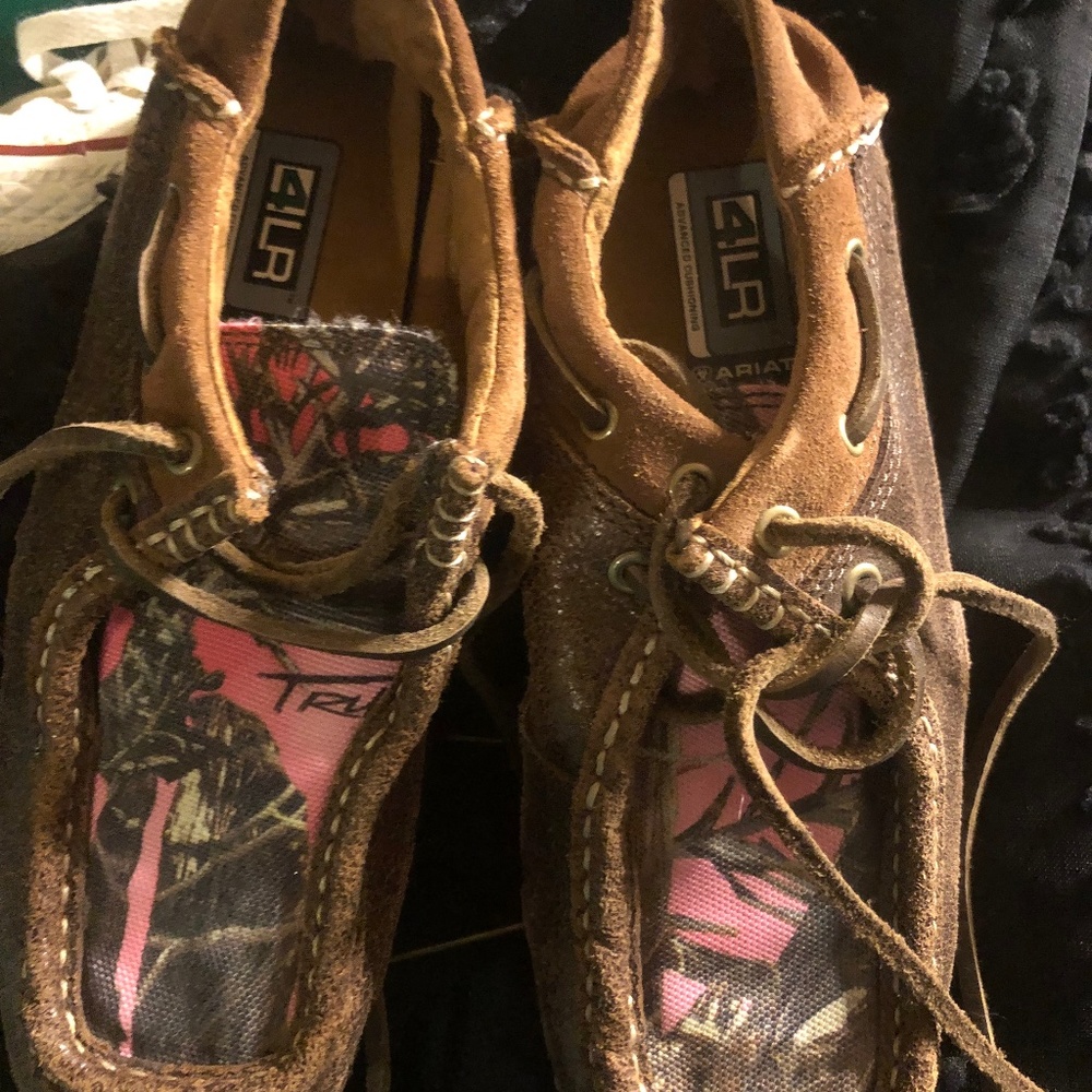 Women’s ariats like new size 5.5